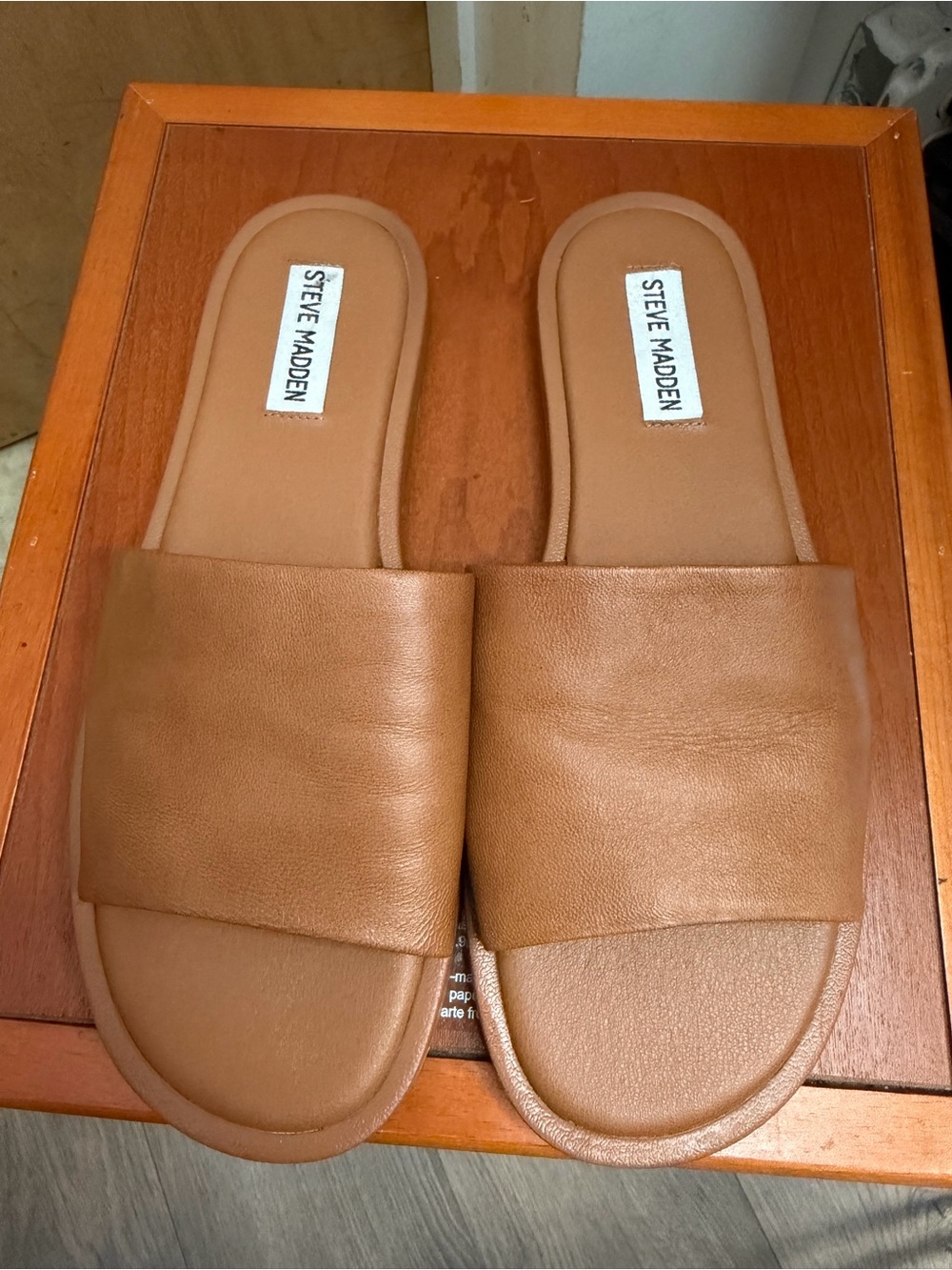 Steve Madden Women’s Sienna Leather Slide Sandals Cognac Brown.  Size: 8M - Picture 2 of 5